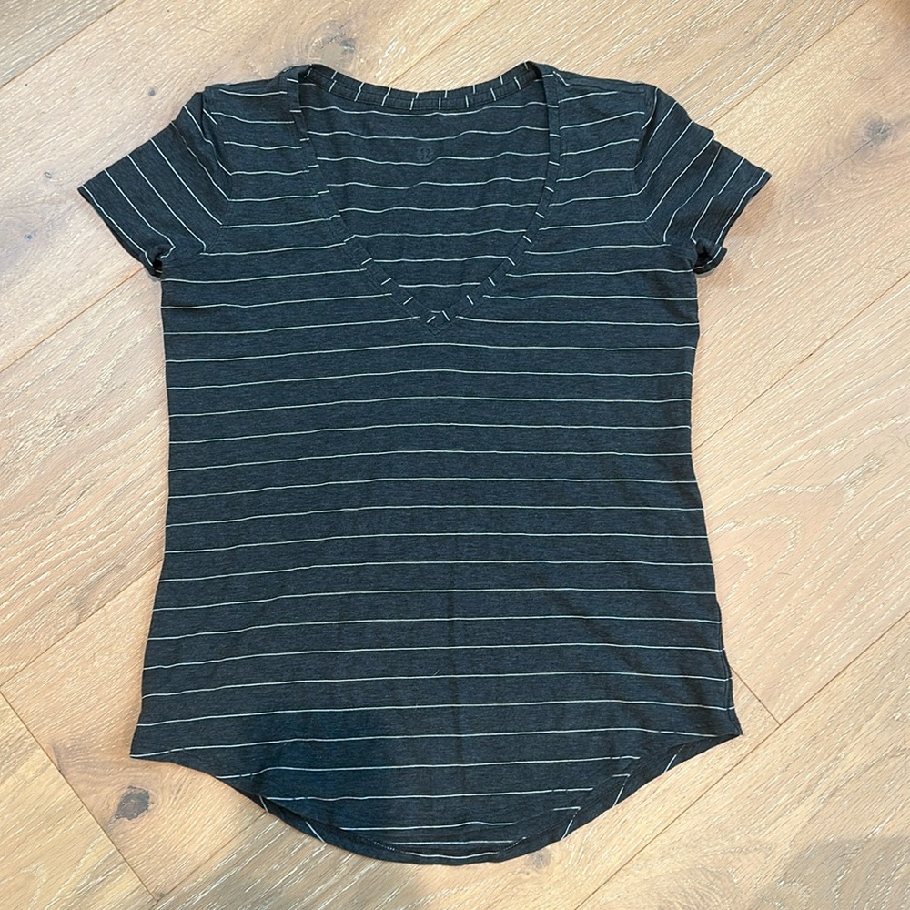 Lululemon short sleeve v neck tee
